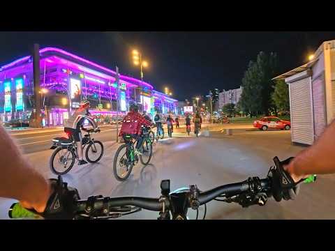 Видео: Сломала руку.. По ночной Москве на велосипедах! ВЕЛОПОКАТУШКА 161