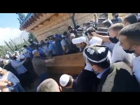 Видео: Мулло Абдураҳими Понғозӣ дар зодгоҳаш ба хок супурда шуд