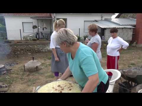 Видео: Готвење ѓомлезе во Подмочани. Трет дел