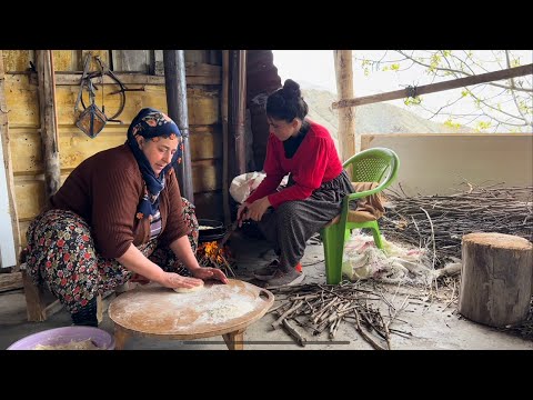 Видео: Выпечка хлеба с маслом и раздача его всей деревне / Праздник Рамадан / Жизнь в деревне