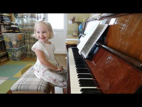 Видео: Ярослава Лемешкина, 4 года. И.Беркович "Вариации"