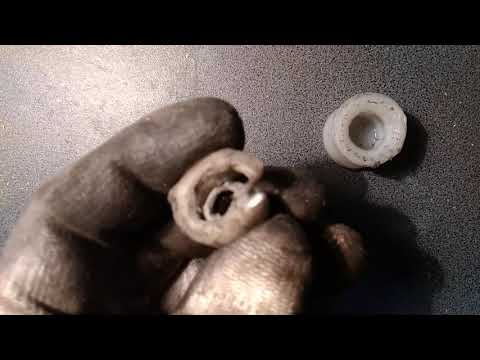 Видео: Кулиса vw т4 1,9td transporter как засунуть шар во втулку. Част.1