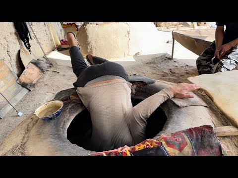 Видео: Узбекистан!Люди стоят очередями за Самаркандской лепешкой#People are queuing for Samarkand flatbread
