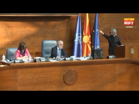 Видео: Апасиев до Џафери: Не го злоупотребувајте трпението на народот, оти преку глава му е на народот!