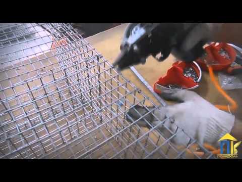 Видео: Сборка клетки для кроликов