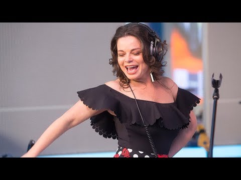 Видео: Наташа Королёва - Лето Кастаньет (LIVE @ Авторадио)