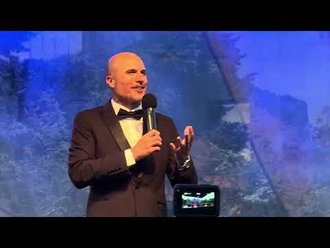 Видео: ТРИМАТА БЪЛГАРСКИ ТЕНОРИ La Traviata: Brindisi (“Libiamo, ne' lieti calici”)