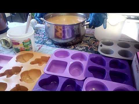 Видео: Хотела сделать синее мыло.