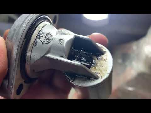 Видео: Ремонт датчика уровня масла ДВС M111
