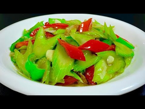 Видео: Когда жарите сельдерей, помните, что его нельзя бланшировать, шеф-повара ресторано