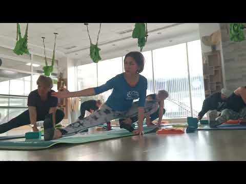 Видео: Йогатерапия позвоночника 