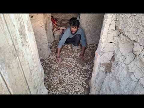 Видео: Один в горах! Как Али построил хижину, чтобы выжить?