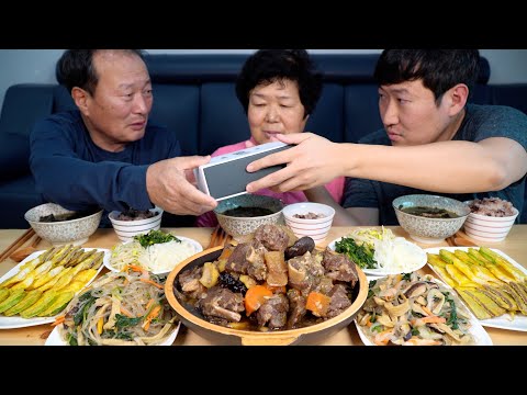 Видео: Еда на день рождения отца (корейские блюда) - ресторанное шоу Mukbang