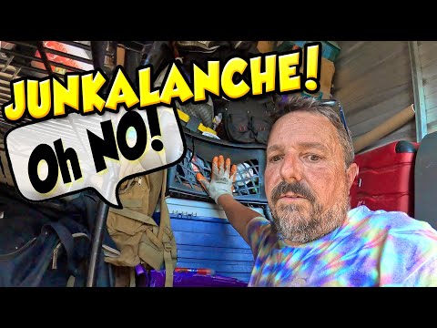 Видео: JUNKALANCHE! Этот трёхдолларовый шкафчик забит до отказа и вот-вот рухнет!