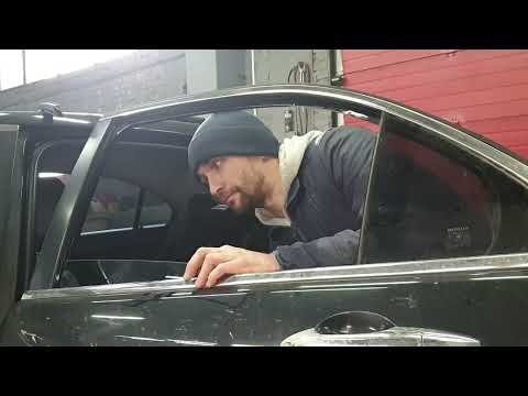 Видео: Замена стекла задней двери хоеда аккорд 7