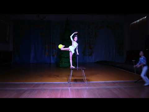 Видео: Беспалова Елизавета - Ручной эквилибр «Планета детства»