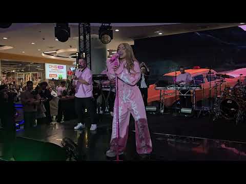 Видео: Мари Краймбрери -  С нами случилась осень | ТРЦ Щелковский | 2.11.2024