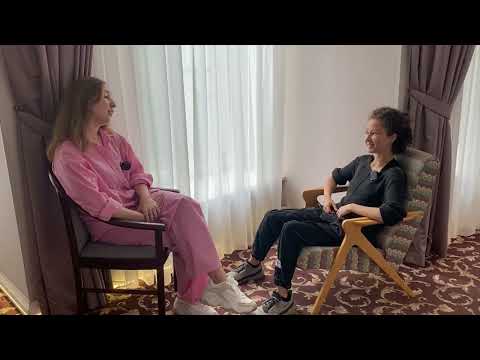 Видео: Интервью с балериной и журналистом-Ксенией