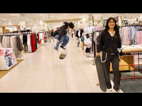 Видео: Катание на коньках в торговом центре… снова