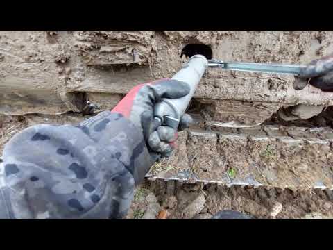 Видео: Неудачное утро - разулся в поле | Обуваем вторым экскаватором