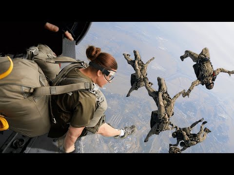 Видео: Безумное действо | Американско-японские женщины-десантники выпрыгивают из KC-130 Hercules