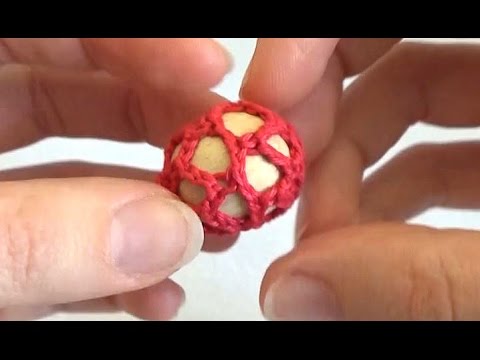 Видео: Ажурная обвязка бусины (МК №8) // Openwork Crochet Beads Tutorial