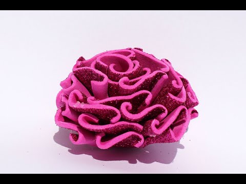 Видео: Простой способ сделать цветок из глиттерного фоамирана / How to make foam flower
