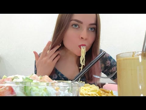 Видео: Мукбанг/ спагетти🍝с курицей и болгарским перцем/ салат огурцы помидоры/ mukbang/ ужин 🍽