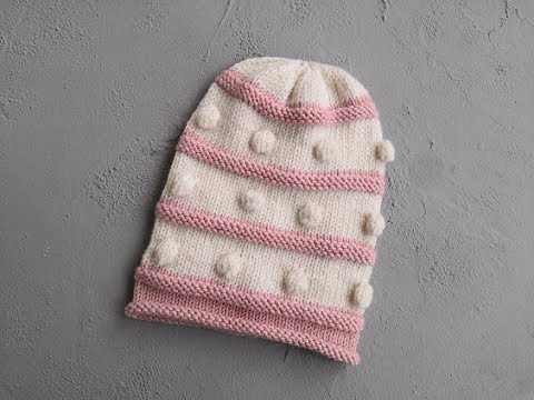 Видео: Вяжем спицами шапку с шишечками для девочки