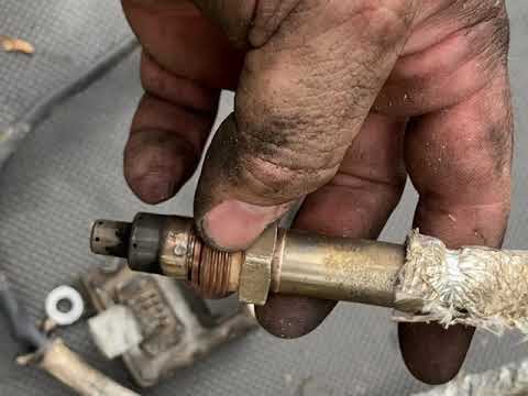 Видео: Датчик уровня оксидов азота на впуске Cummins 6,7 л — ряд 1 — как установить