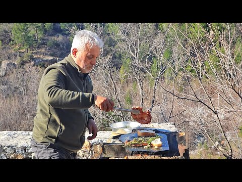Видео: Продолжаются работы над маленьким деревянным домиком в деревне | Я приготовил стейк на обед