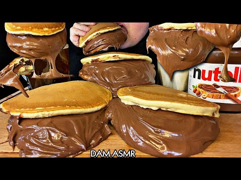 Видео: Nutella. Шоколадные и банановые бутерброды с молоком. Еда звуков. Десерты.🍫