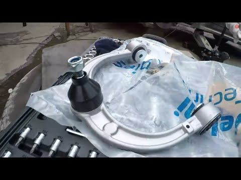 Видео: Замена переднего верхнего рычага.Мерседес МЛ 350.164.