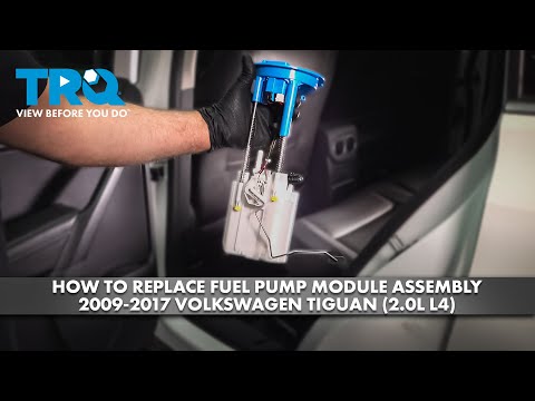 Видео: Как заменить модуль топливного насоса в сборе на Volkswagen Tiguan (2.0L L4) 2009-2017 гг.