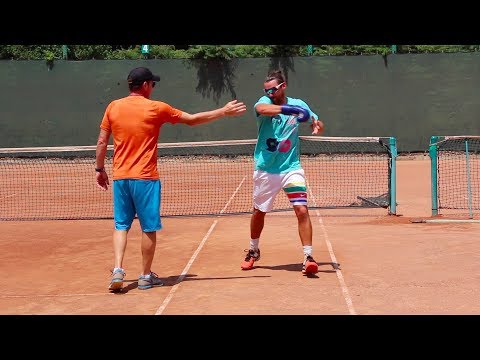 Видео: Способ удара справа в теннисе FOREHAND