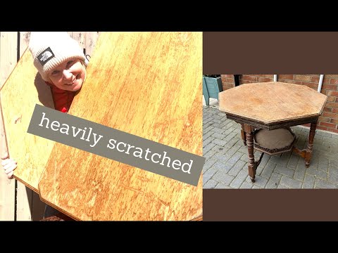 Видео: РЕСТАВРАЦИЯ АНТИКВАРНОГО ПРИСТАВНОГО СТОЛИКА - РЕМОНТ ГЛУБОКИХ ЦАРАПИН