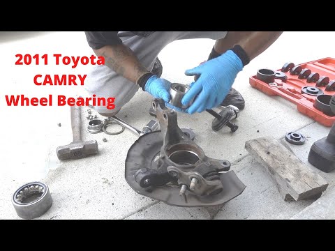 Видео: Замена переднего ступичного подшипника Toyota Camry 2011 года