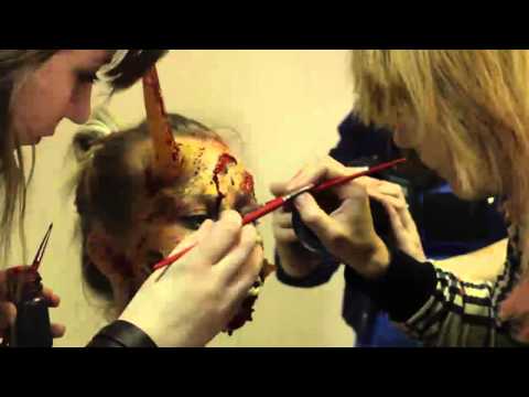 Видео: Мастер-класс по "страшному" гриму, или Как журналист TUT.BY стал зомби