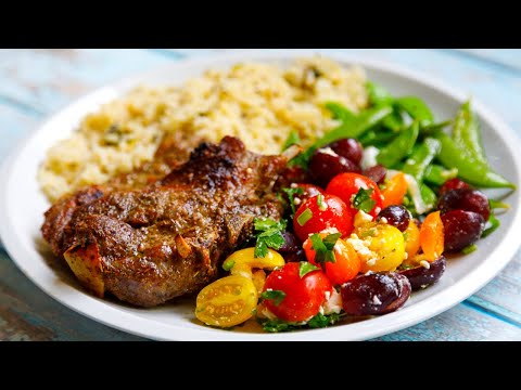 Видео: Моя семья обожает это сочетание: запеченная баранина, рис гира, виноградный салат с фетой и тушен...