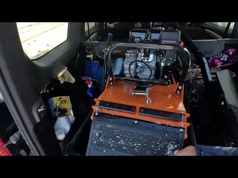 Видео: Мотобуксировщик Белка, замена масла, обзор косяков.