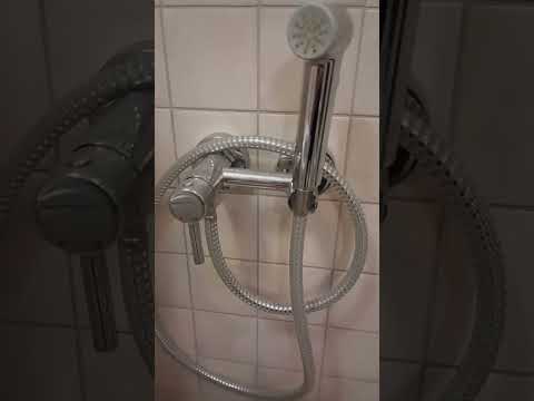 Видео: Не забывайте закрывать гигиенический душ!