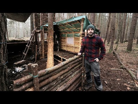 Видео: Лагерь Bushcraft: супер-укрытие от начала до конца.