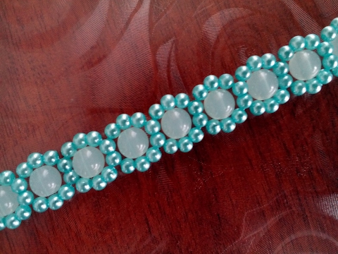 Видео: Beaded bracelet. Браслет из бусин. Ну очень лёгкий! Мастер-класс. DIY