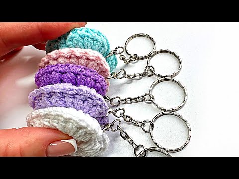 Видео: Два способа, как связать брелоки сердечки крючком 💕