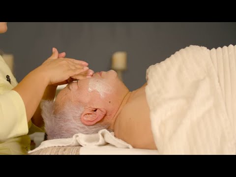 Видео: Массаж для МОЕЙ Мамы! (asmr) Я покажу как заботиться о ЛИЦЕ для ДАМ 30+