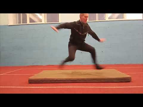 Видео: Вхождение в шпагат с  т_образной стойки