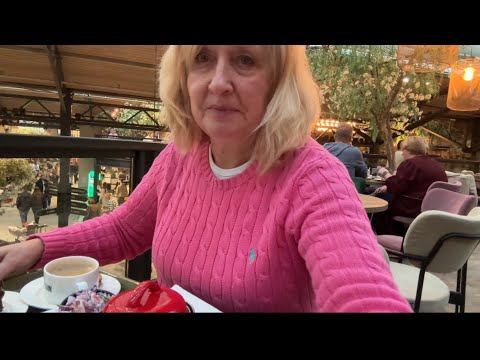 Видео: Туда, где живет Рождество Волшебные декорации, огни и снег! Вкусно покушать, выбор тортов!