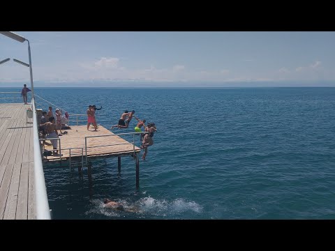 Видео: Прыгнули все вместе с пирса. Красивый вид. Озеро Ысык-Кол. Иссыкуль Чон-Сары-Ой Дом отдыха Алтын Кум