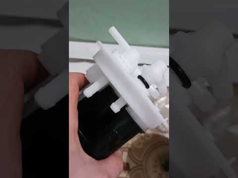Видео: Замена топливного фильтра и топливного насоса Mitsubishi Cariot Grandis 4G64
