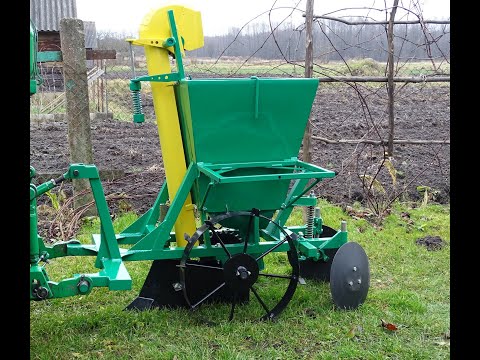 Видео: Картофелесажалка (самодельная ).